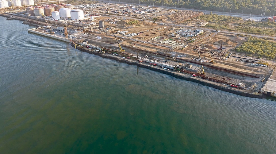 La instalación ha superado el ecuador de su construcción en el Puerto de Huelva.