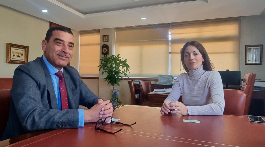 Rosario Soto, presidenta de la APA, junto con Kamal Haoudi, cónsul de Marruecos en Almería, durante la reunión mantenida la semana pasada.