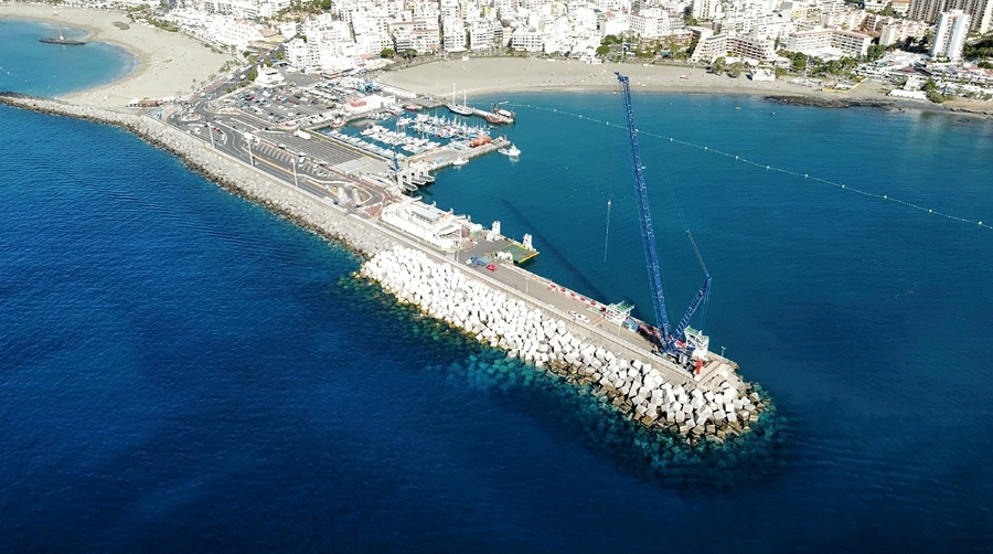 Arrancan los trabajos finales de refuerzo del dique de Los Cristianos