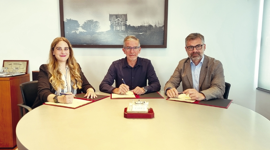 Momento de la firma del acuerdo.