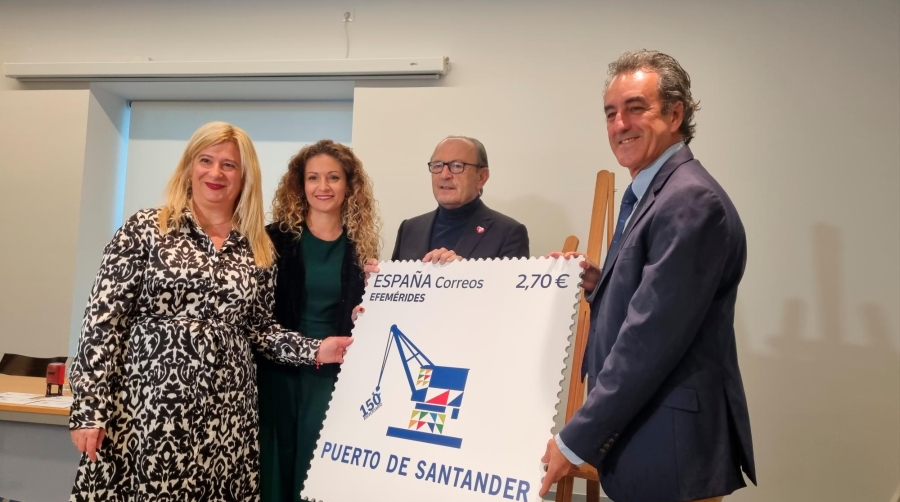 De izq. a dcha.: la directora de Relaciones Institucionales y Filatelia, Leire Díez Castro; la delegada del Gobierno en Cantabria, Ainoa Quiñones; el consejero de Industria, Turismo, Innovación, Transporte y Comercio y vicepresidente de la APS, Francisco Javier López Marcano, y el presidente de la Autoridad Portuaria de Santander, Francisco Martín.