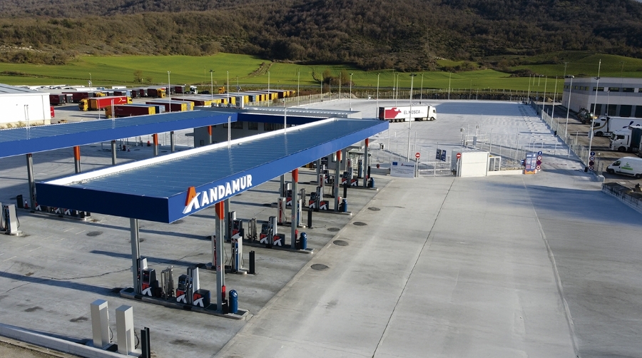 La instalación dispone de 100 plazas de aparcamiento seguro.