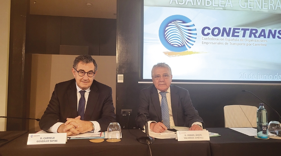 Carmelo Martínez, presidente de Conetrans, junto a Miguel Ángel Valverde, hasta ahora secretario general.