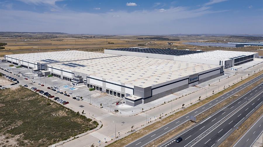 La nave está ubicada en Ontígola (Toledo), en el Polígono Industrial Los Albardiales (Albardiales II).