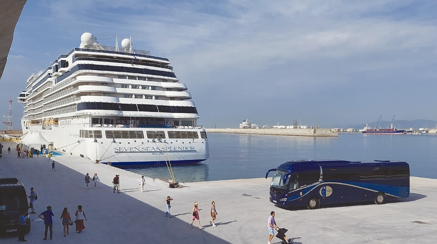 Castellón vuelve a recibir el crucero “Seven Seas Splendor”