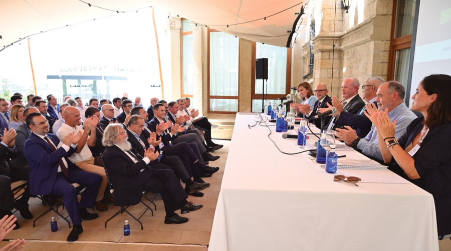 Barkala recibe el reconocimiento del sector tras siete años como presidente del Puerto de Bilbao