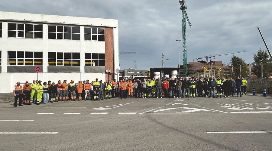 Bilbao celebra una concentración en memoria del trabajador fallecido en accidente laboral