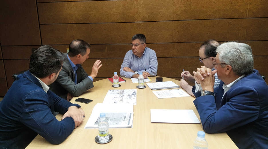 Los alcaldes de Riba-roja, Robert Raga y Loriguilla, Sergio Alfaro, se reunieron con el delegado del Gobierno en la Comunitat Valenciana, Juan Carlos Fulgencio. A la reuni&oacute;n asisti&oacute; tambi&eacute;n el teniente alcalde de Loriguilla, Manuel Cervera.