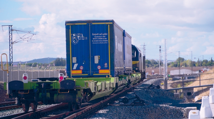 Adif prueba con éxito la autopista ferroviaria entre Madrid y Badajoz
