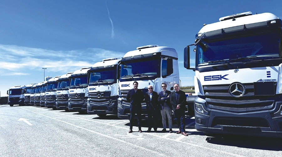 Alfredo Segura (Gerente de Valdisa Vehículos Industriales), Francisco Corell Grau (Presidente de ESK Gas Logistics), Francisco Corell Quiles (Director General de ESK Gas Logistics) y Ramón Sabater (Jefe de Ventas de Valdisa Vehículos Industriales).