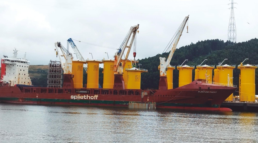 El buque “Plantijngracht” de Spliethoff, ha sido consignado y estibado en el Puerto de Avilés por Alvargonzález.