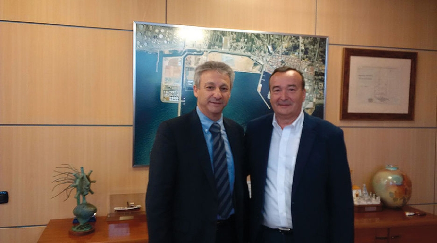 Lorenzo: &quot;Mejorar los accesos y sus servicios mejorar&aacute; el tr&aacute;nsito de mercanc&iacute;as en el Puerto&quot;