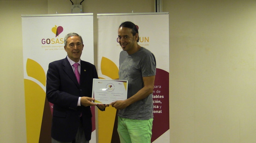 La AP de Bilbao recibe un reconocimiento por su labor de promoci&oacute;n de la salud en el trabajo