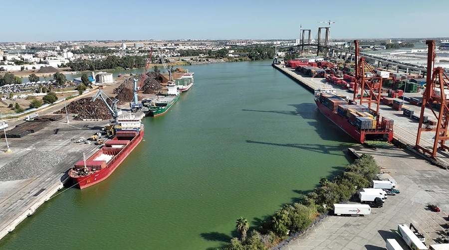 Los contenedores impulsan el tráfico del Puerto de Sevilla