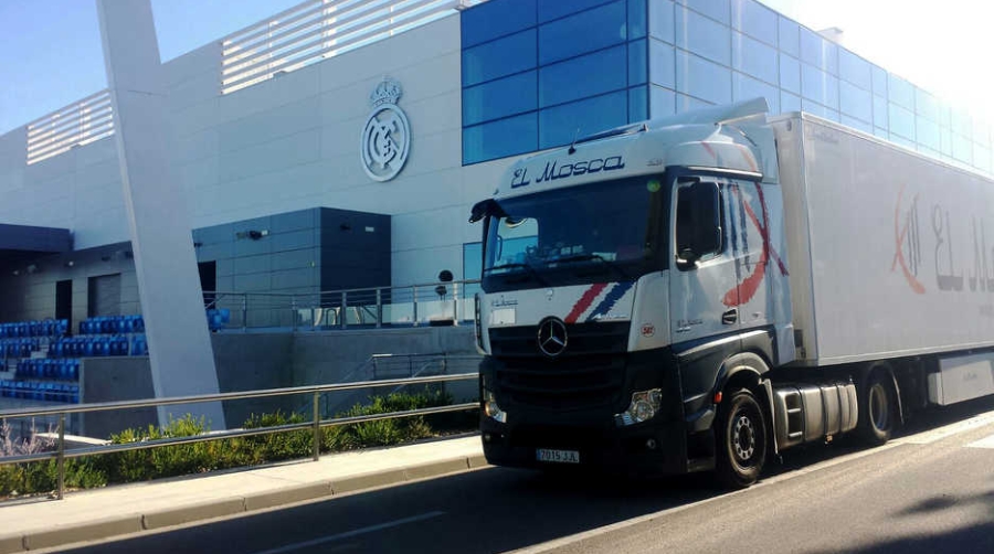 Transportes El Mosca, elegida para transportar el equipamiento deportivo a los mejores estadios de Europa