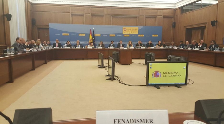 Fomento insiste en la defensa del requisito de una flota m&iacute;nima para acceder al sector