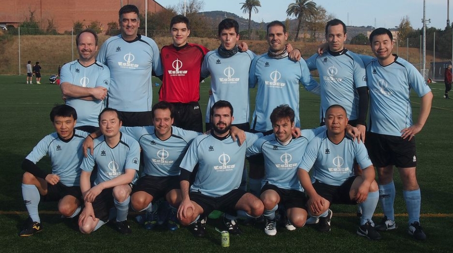 El equipo de f&uacute;tbol de Cosco Iberia juega un a&ntilde;o m&aacute;s por La Marat&oacute; de TV3