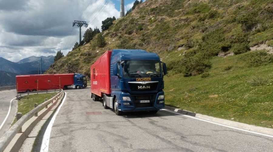 Finaliza la Vuelta Ciclista a Espa&ntilde;a 2015 con el soporte log&iacute;stico de Azkar Dachser Group