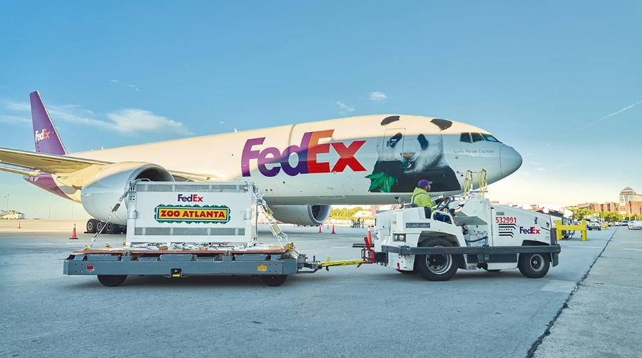 FedEx transporta dos pandas gigantes entre China y Atlanta