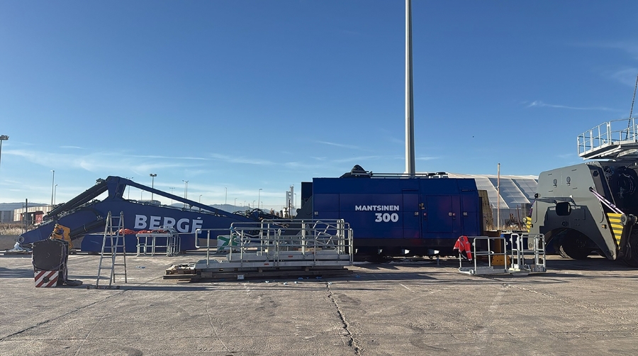 Bergé incorpora una grúa Mantsinen 300 en el Puerto de Sagunto