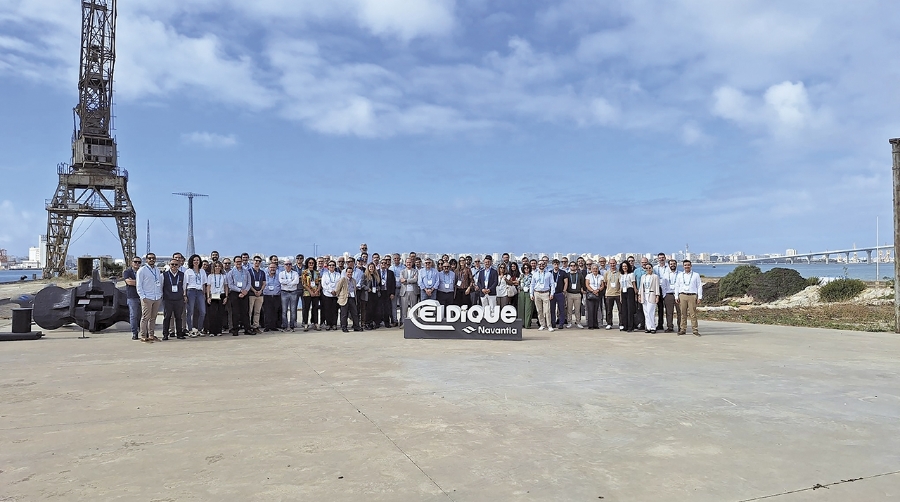 Participantes del congreso durante su visita a Navantia.