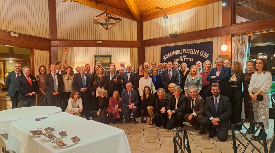 Medio centenar de personas, entre socios, socias y sus respectivos acompañantes, respondieron a la convocatoria.