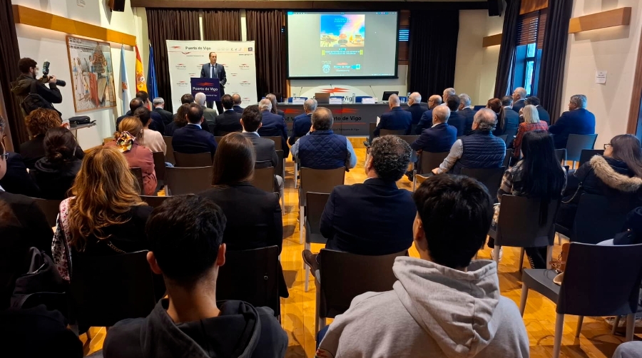 La AP de Vigo ha acogido este miércoles una jornada sobre autopistas ferroviarias organizada por la Asociación Española del Transporte (AET) y el Propeller de Vigo.