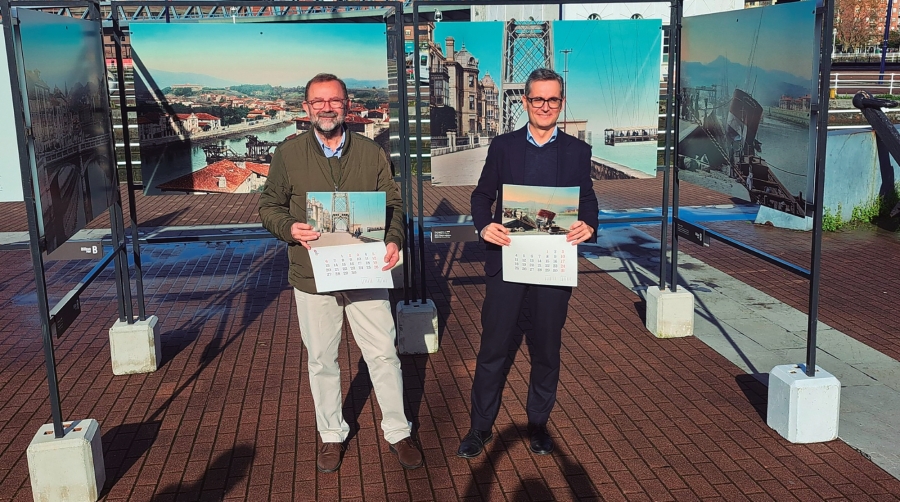 Jon Ruigómez, director de Itsasmuseum (derecha), y José Antonio Soto, coleccionista que ha cedido las imágenes. Foto J.P.