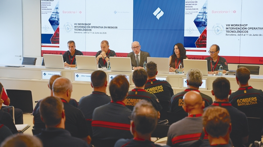 Port de Barcelona acoge unas jornadas de Bomberos sobre la gestión de riesgos tecnológicos