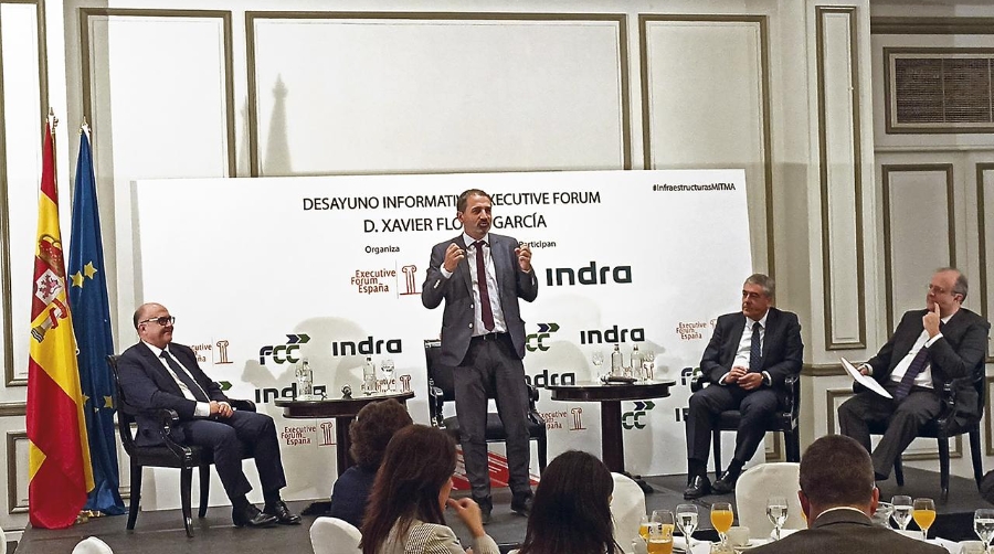 Manuel López, director Global de Negocio Tráfico e Infraestructuras de Indra y José Antonio Madrazo Salas, director de España, Portugal y Área Industrial de FCC Construcción, , han acompañado a Francisco Xavier en su intervención.