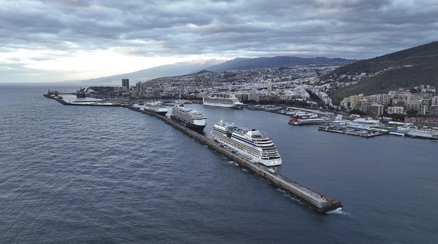 La Autoridad Portuaria de Santa Cruz de Tenerife prevé cerrar la temporada 2023-2024 con 320 escalas.