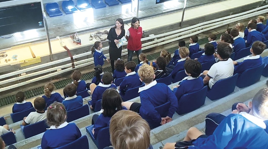 77 alumnos de segundo de primaria han visitado las instalaciones de la AP de Almería.