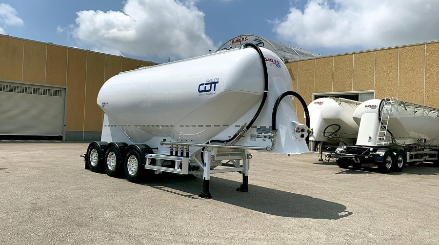 CDT Trailers estrena instalaciones y zona de exposición