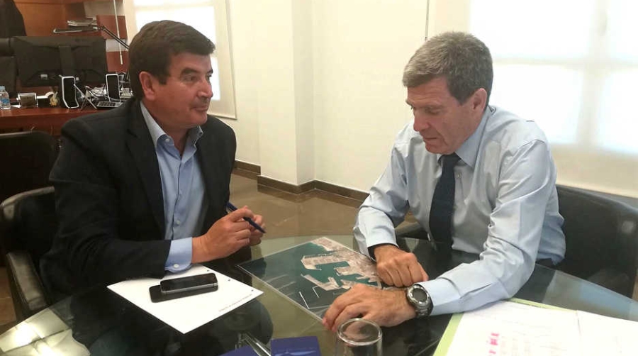 Fernando Giner se re&uacute;ne con Aurelio Mart&iacute;nez para impulsar la relaci&oacute;n puerto- ciudad