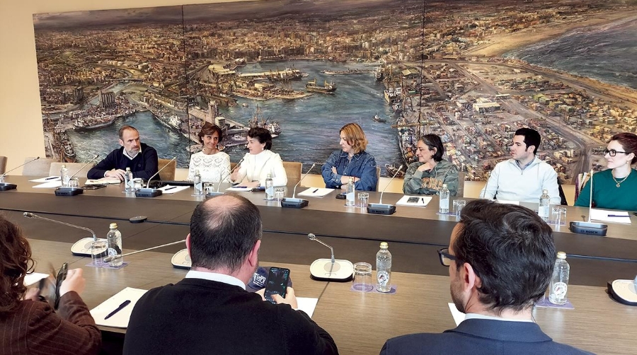 La presidenta de la Autoridad Portuaria de Valencia, Mar Chao, se dirigió a los participantes en la asamblea.
