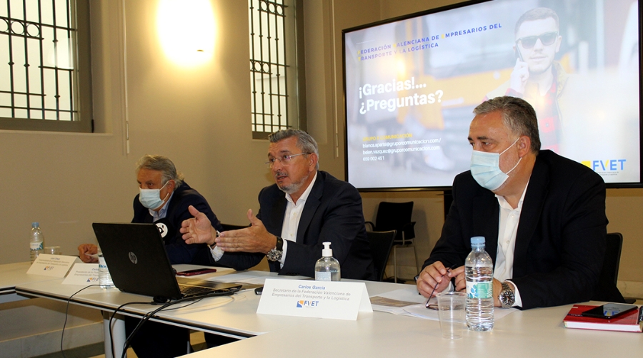 &quot;La subida del precio del gas&oacute;leo pone en jaque la continuidad de los transportistas valencianos&rdquo;