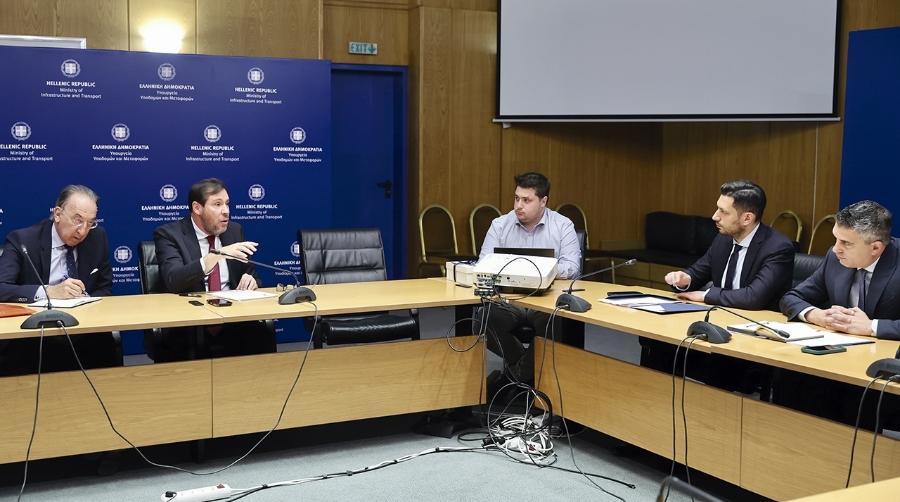 Reunión con con los titulares de la cartera de Infraestructuras y Transporte de Grecia: Christos Dimas, ministro, y Konstantinos Kyranakis.