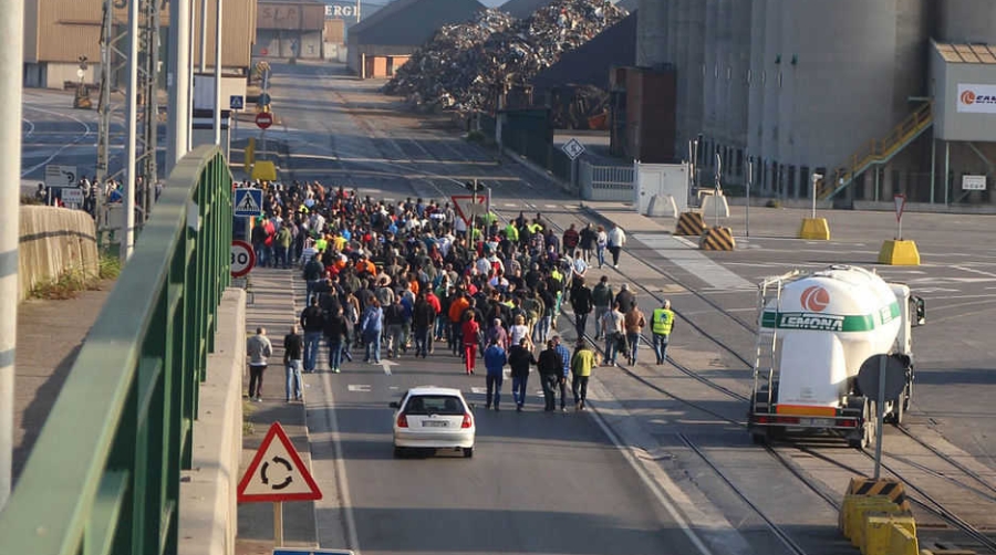 La estiba del Puerto del Bilbao rinde tributo al compa&ntilde;ero fallecido en accidente laboral