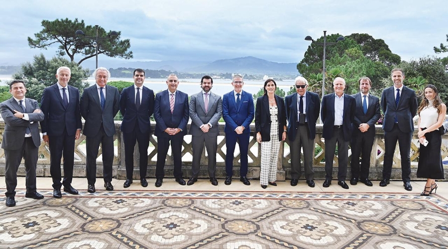Autoridades locales y autonómicas recibieron en el Palacio de la Magdalena a los miembros del Consejo de Administración de Boluda Towage.