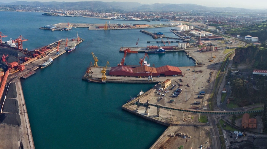 La cementera Cemex construir&aacute; y explotar&aacute; una terminal en el muelle Olano de El Musel