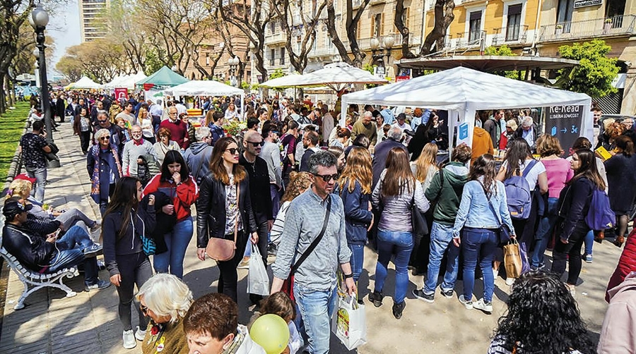 El Port de Tarragona presenta sus novedades editoriales con estand propio en la Rambla Nueva.