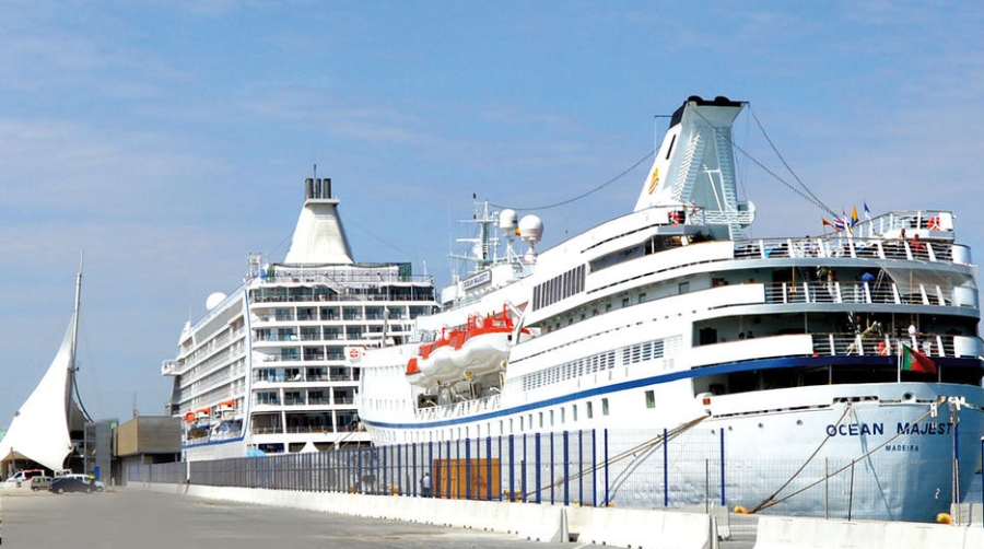 Alicante recibe a 2.000 personas que llegan en dos cruceros