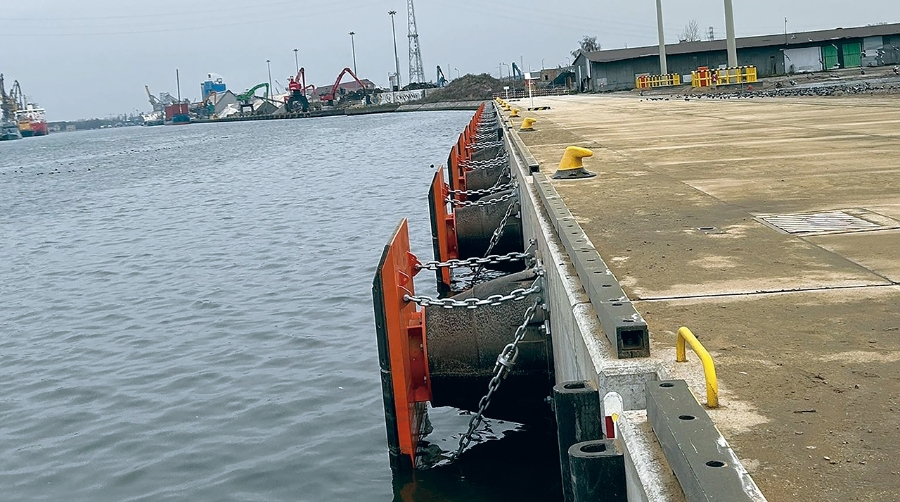 ShibataFenderTeam suministra defensas a medida en el Puerto de Gdansk