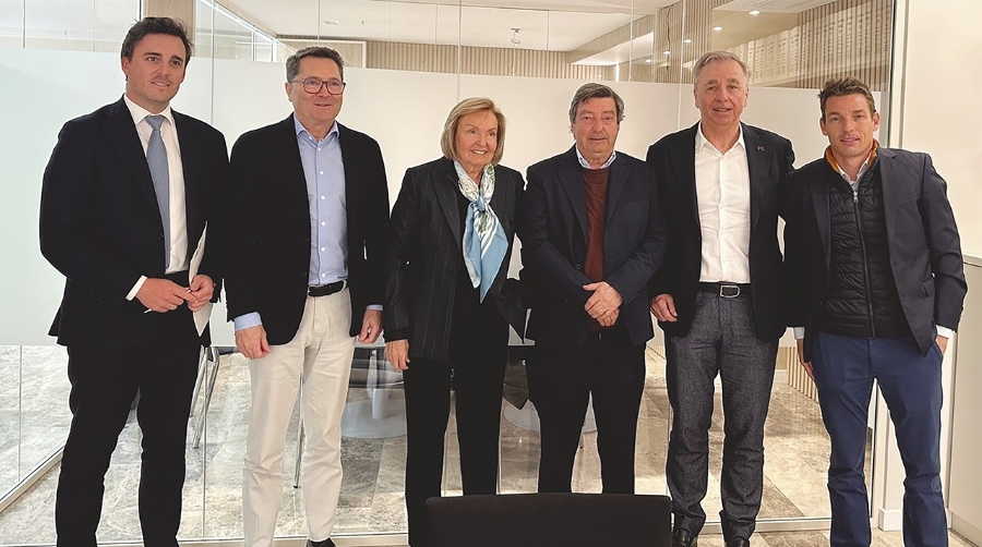 Un momento de la formalización de la adquisición del 100% de las acciones de Andrés Zamora e Hijos por Rodi Motor Services.