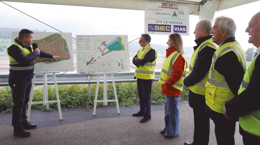 La presidenta de Cantabria, María José Sáenz de Buruaga, aseguró durante una visita a las obras del Centro Logístico de La Pasiega en mayo de 2025 que el proyecto “será una realidad en septiembre de 2030”.