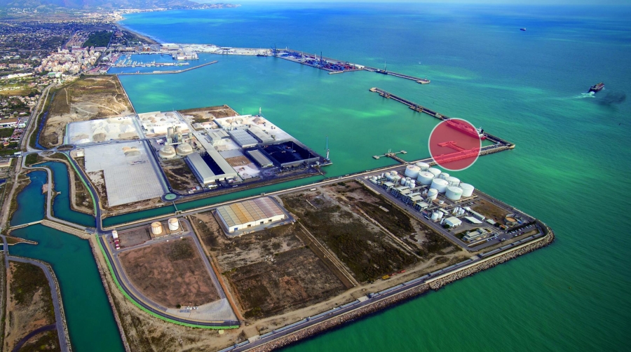 El nuevo atraque para graneles líquidos del Puerto de Castellón (destacado en rojo) ha requerido de una inversión superior a los cuatro millones de euros.