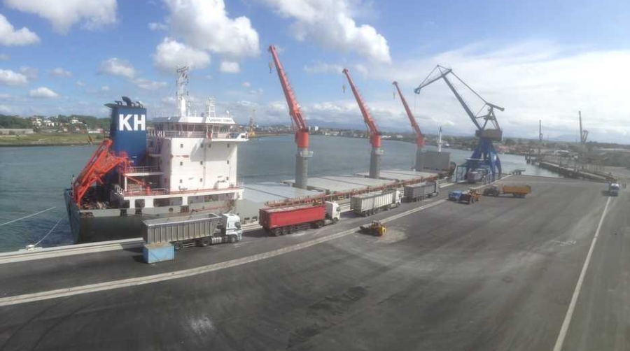 El Puerto de Baiona cuenta con infraestructuras, equipos y empresas especializadas en tr&aacute;ficos agroalimentarios.