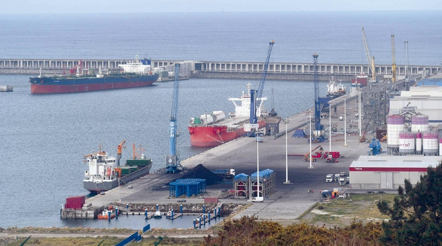 El puerto exterior de A Coruña alcanza su récord histórico de tráfico