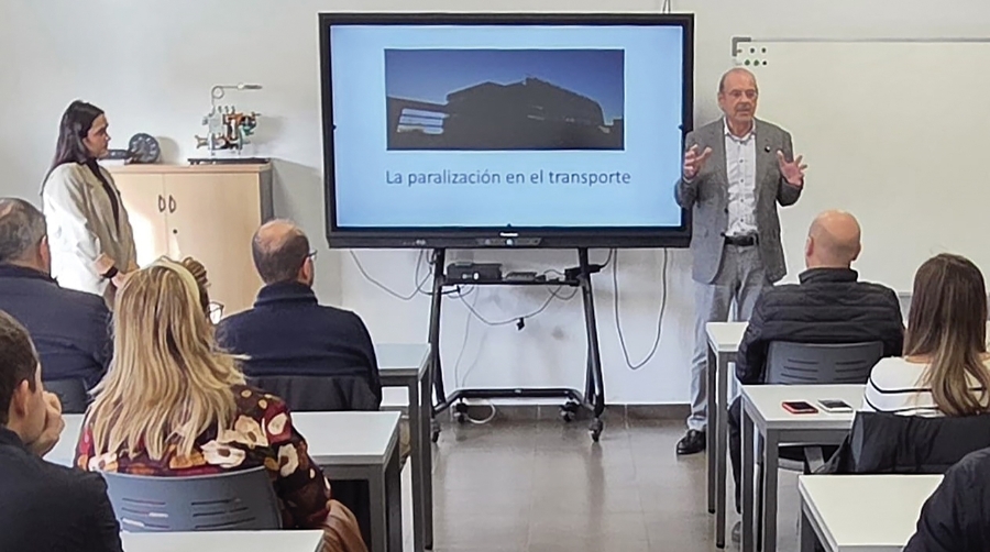 Los abogados del Departamento Jurídico de Froet, Pedro Vallés Amores y María Vallés Castillo, impartieron la jornada.