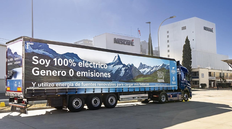 El camión transportará el café verde que llega al Port de Barcelona hacia las fábricas de Nestlé en Girona y Reus.
